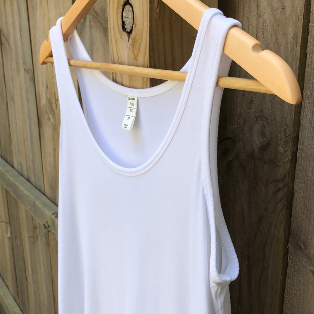 Old Navy White Sleeveless Tank Top with Navy Patterned Scarf - Picture 4 of 8